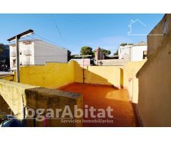 AMPLIA CASA CON TERRAZA Y TRASTERO CERCA DEL CENTRO
