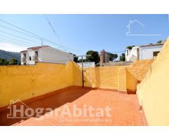 AMPLIA CASA CON TERRAZA Y TRASTERO CERCA DEL CENTRO