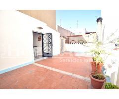 Magnífica casa doble con garaje y enorme terraza