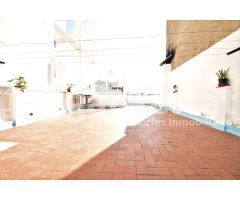 Magnífica casa doble con garaje y enorme terraza