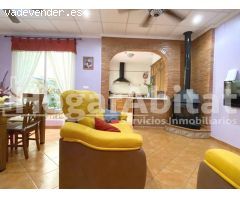 Magnífica casa doble con garaje y enorme terraza