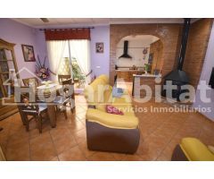 Magnífica casa doble con garaje y enorme terraza