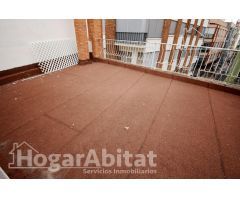 CASA SEMIREFORMADA CON GARAJE Y DOS TERRAZAS, EN EL CENTRO