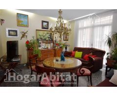 CASA SEMIREFORMADA CON GARAJE Y DOS TERRAZAS, EN EL CENTRO