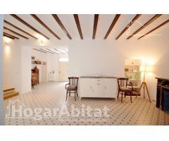 ¡CASA ESPECTACULAR! TOTALMENTE REFORMADA CON TERRAZA Y BALCÓN, EN EL CENTRO
