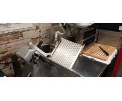 Traspaso de excelente Bar con salida de humos, instalación churros, totalmente equipado llave en man