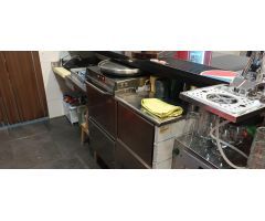 Traspaso de excelente Bar con salida de humos, instalación churros, totalmente equipado llave en man