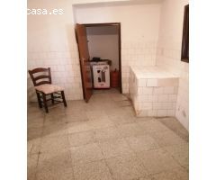 Ideal cómo inversión o si desea vivir en un pueblo con encanto como es Iznájar (Córdoba). 