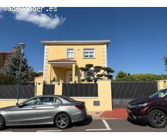 Chalet Independiente en Urbanización Peñas Albas