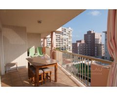 Gran apartamento en segunda linea de playa, con vistas al mar y a la montaña con una espectacular te