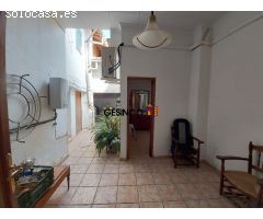 CASA DE PUEBLO CON PATIOS, TERRAZA Y CON UN ENCANTO ESPECIAL