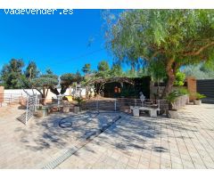 ENCANTADOR CHALET CON PISCINA EN CANALS