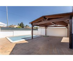 GRAN CASA CON PISCINA EN HUETOR VEGA