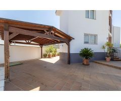 GRAN CASA CON PISCINA EN HUETOR VEGA