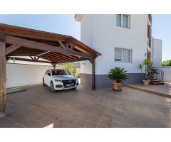GRAN CASA CON PISCINA EN HUETOR VEGA
