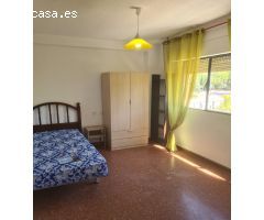 MAGNIFICO PISO DE CUATRO DORMITORIOS EN CARTUJA PARA ESTUDIANTES UNIVERSITARIOS.