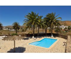 Impresionante finca con ocho villas independientes en Lanzarote