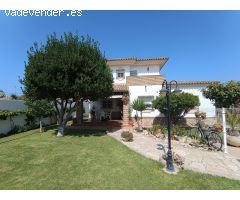 Exclusivo Chalet  Urbano con 1.000 m² de Jardín y Piscina Privada en Los Gallos