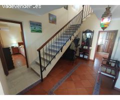 Exclusivo Chalet  Urbano con 1.000 m² de Jardín y Piscina Privada en Los Gallos