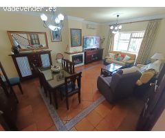 Exclusivo Chalet  Urbano con 1.000 m² de Jardín y Piscina Privada en Los Gallos