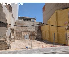Solar en el Tossal con orientación sur. Muchas posibilidades.