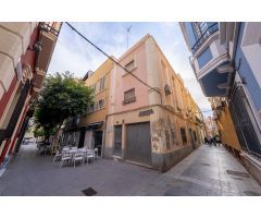 EDIFICIO CON TRES VIVIENDAS, TERRAZA Y GARAJE EN PLENO CENTRO DE ALMERIA