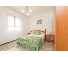 Vivienda de 4 habitaciones, con ascensor, tercera planta luminoso plaza madrid