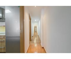 Vivienda seminueva a una calle de Reina Victoria con tres habitaciones, dos baños, plaza de garaje y
