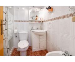 Bonito apartamento con vista despejada en Torrevieja