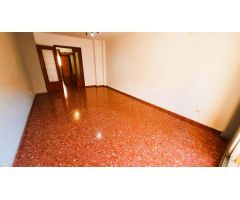 PISO EN VENTA EN BURJASSOT — AMPLIO, LUMINOSO Y ASCENSOR