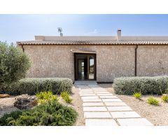 Moderna finca de obra nueva con piscina en Campos