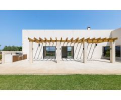 Moderna finca de obra nueva con piscina en Campos