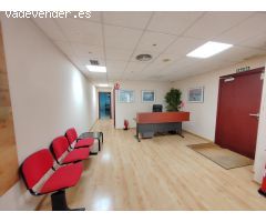 Se vende oficina profesional en la c/Pujades, esquina c/Álava.