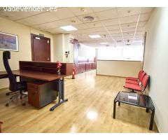 Se vende oficina profesional en la c/Pujades, esquina c/Álava.