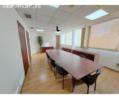 Se vende oficina profesional en la c/Pujades, esquina c/Álava.