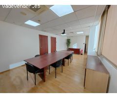 Se vende oficina profesional en la c/Pujades, esquina c/Álava.