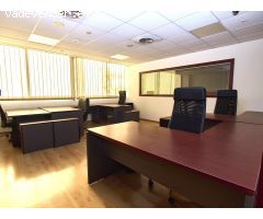 Se vende oficina profesional en la c/Pujades, esquina c/Álava.