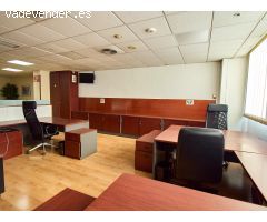 Se vende oficina profesional en la c/Pujades, esquina c/Álava.