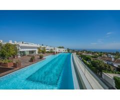 Atico de lujo en Marbella con piscina y vistas al mar