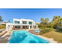 Moderna villa de playa en Marbella