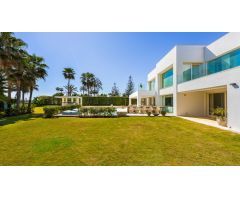 Moderna villa de playa en Marbella