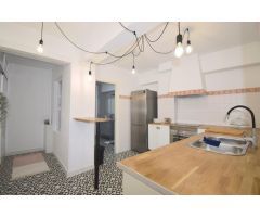SE ALQUILA ESPECTACULAR VIVIENDA AMUEBLADA CON MUEBLES DE DISEÑO
