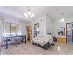 Ref- 04279.- Casa independiente de dos plantas con patio y terraza en Vilamarxant.