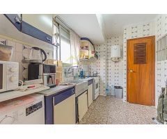 Ref- 04279.- Casa independiente de dos plantas con patio y terraza en Vilamarxant.