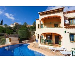 Villa de cuatro dormitorios para alquiler de largo plazo en Jalón.