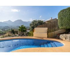 Villa de cuatro dormitorios para alquiler de largo plazo en Jalón.