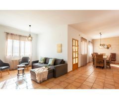 Villa de cuatro dormitorios para alquiler de largo plazo en Jalón.