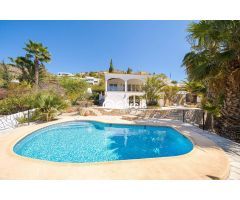 Villa mediterránea con 4 dormitorios en venta en Javea