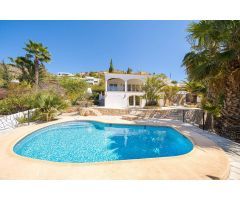 Villa mediterránea con 4 dormitorios en venta en Javea