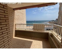 Apartamento con 3 Dormitorios y Plaza de Garaje a Solo 20 Metros de la Playa de Los Locos